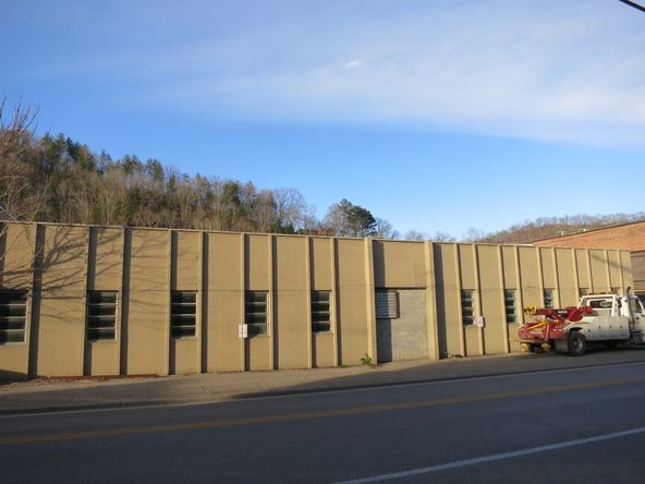 Commercial Buildings & Land: 2000 North Main Street, Hazard, KY 41701